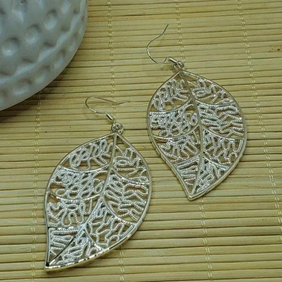 Lacy Filigree Long Leaf 925 Sterling Silver Plated Dangle Earrings - Picture 1 of 6